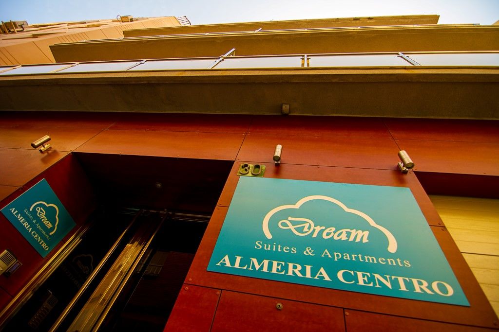 Dream Suites And Apartments Almeria Centro Luaran gambar